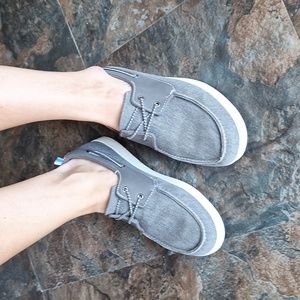 Sonoma Shoes size 5boys or 7.5womens